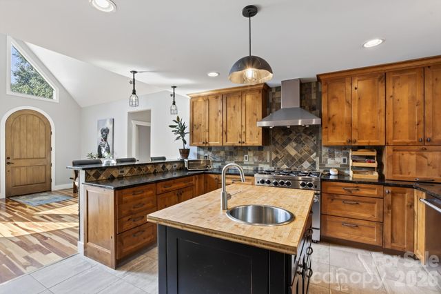 73 Hudson Hollow, Horse Shoe, NC 28742