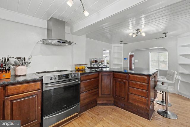 8608 WOODLAWN CT, Alexandria, VA 22309
