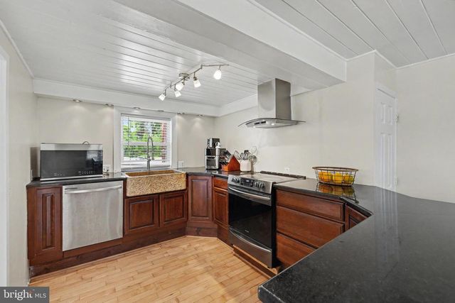 8608 WOODLAWN CT, Alexandria, VA 22309