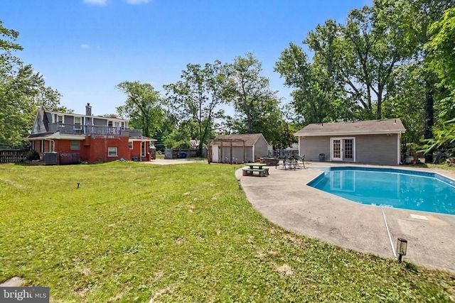 8608 WOODLAWN CT, Alexandria, VA 22309