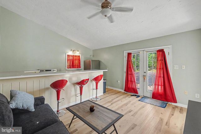 8608 WOODLAWN CT, Alexandria, VA 22309