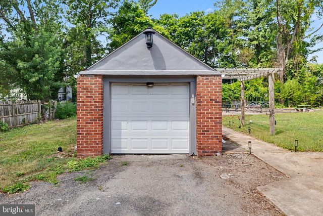 8608 WOODLAWN CT, Alexandria, VA 22309