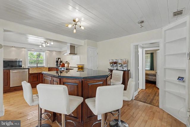 8608 WOODLAWN CT, Alexandria, VA 22309