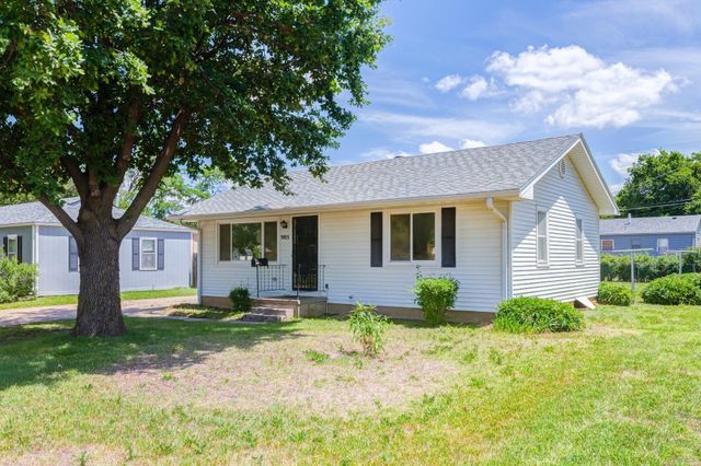 905 Windsor Drive, Salina, KS 67401