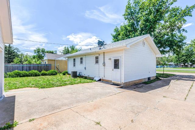 905 Windsor Drive, Salina, KS 67401