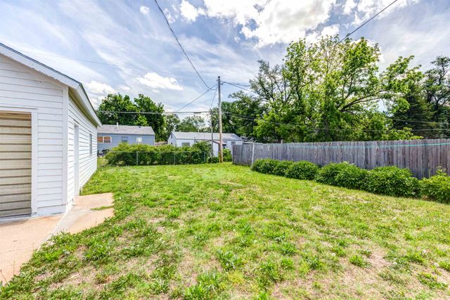 905 Windsor Drive, Salina, KS 67401
