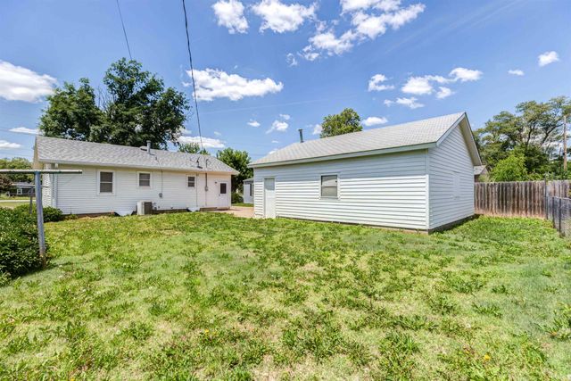 905 Windsor Drive, Salina, KS 67401
