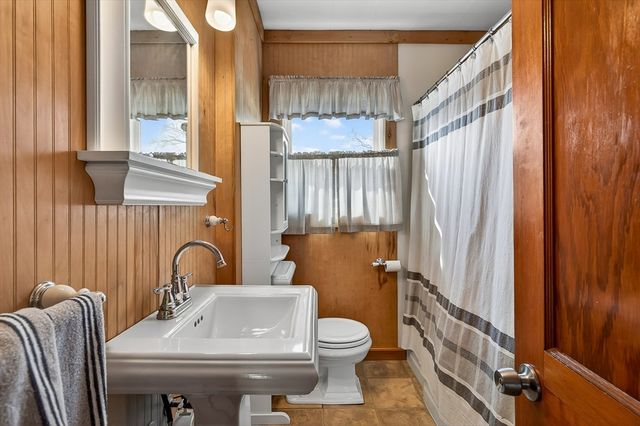 46 Kenwood St, Greenfield, MA 01301