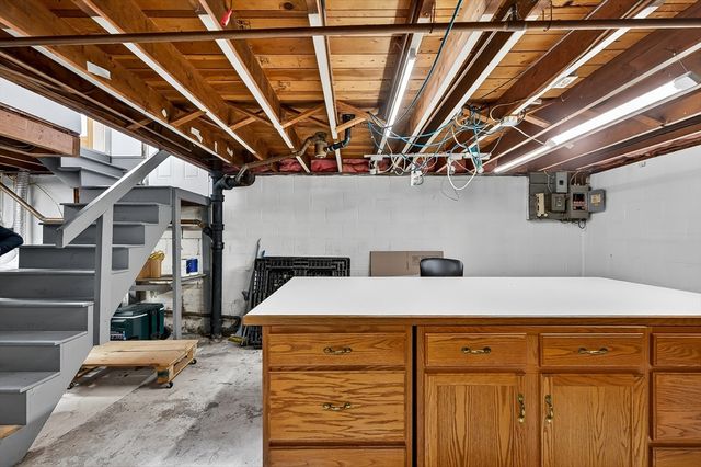 46 Kenwood St, Greenfield, MA 01301