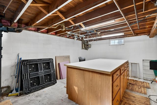 46 Kenwood St, Greenfield, MA 01301