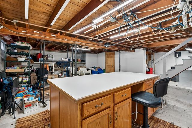 46 Kenwood St, Greenfield, MA 01301