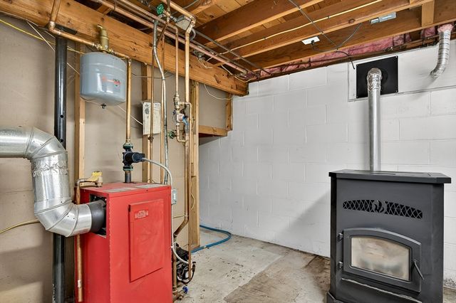 46 Kenwood St, Greenfield, MA 01301