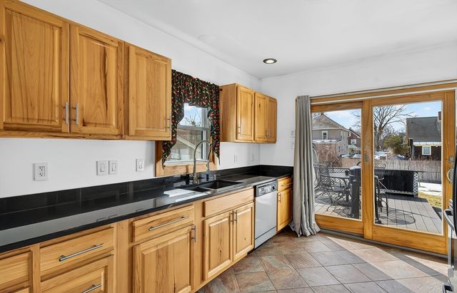 46 Kenwood St, Greenfield, MA 01301