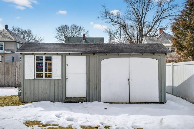 46 Kenwood St, Greenfield, MA 01301