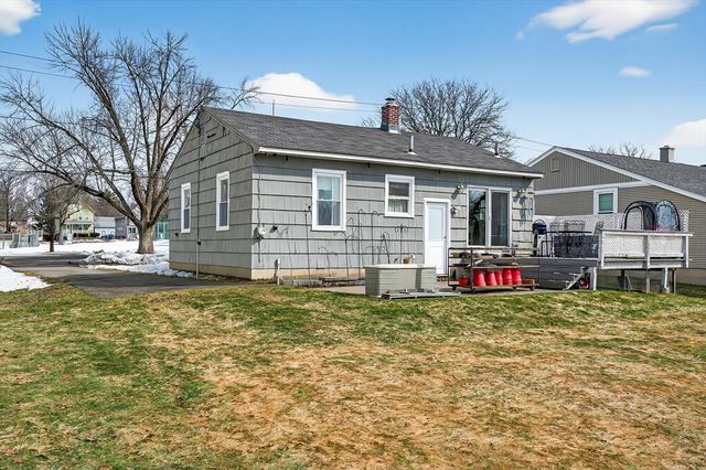 46 Kenwood St, Greenfield, MA 01301