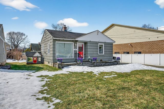 46 Kenwood St, Greenfield, MA 01301