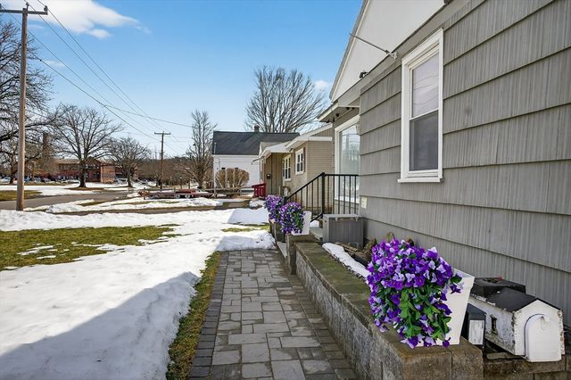 46 Kenwood St, Greenfield, MA 01301