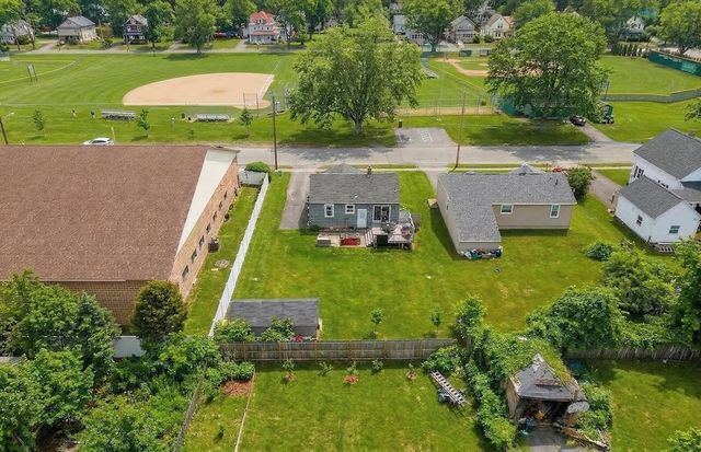 46 Kenwood St, Greenfield, MA 01301