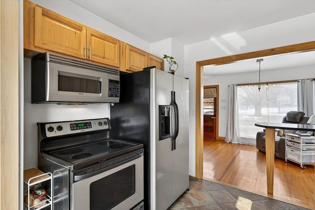 46 Kenwood St, Greenfield, MA 01301