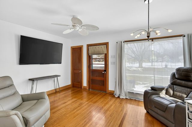 46 Kenwood St, Greenfield, MA 01301