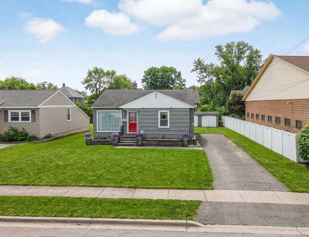 46 Kenwood St, Greenfield, MA 01301