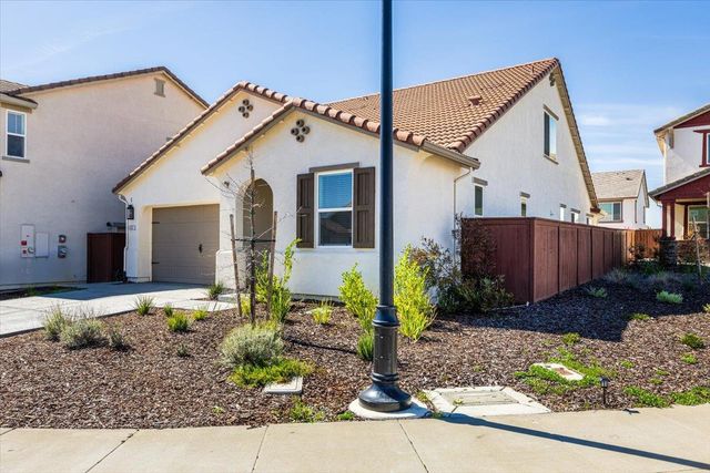 3363 Apollo Ct, Folsom, CA 95630