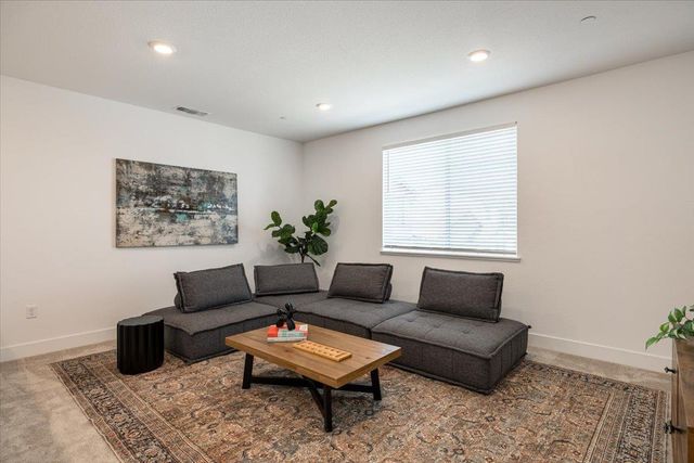 3363 Apollo Ct, Folsom, CA 95630