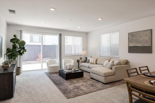 3363 Apollo Ct, Folsom, CA 95630