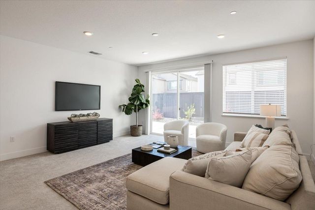 3363 Apollo Ct, Folsom, CA 95630