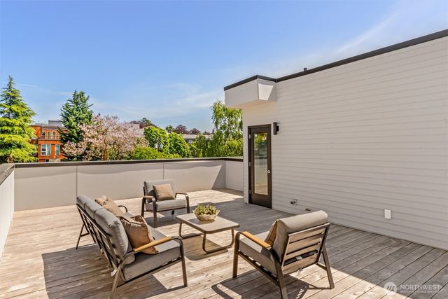 4460 Midvale Avenue N, Seattle, WA 98103