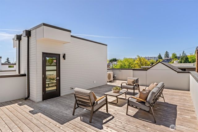 4460 Midvale Avenue N, Seattle, WA 98103