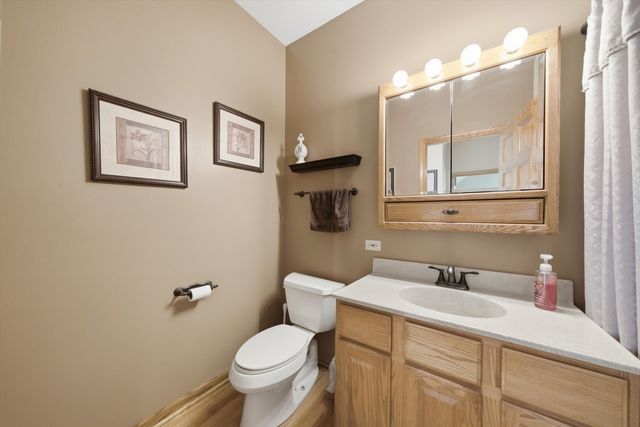 26165 N GREENBRIAR Court, Lake Barrington, IL 60084