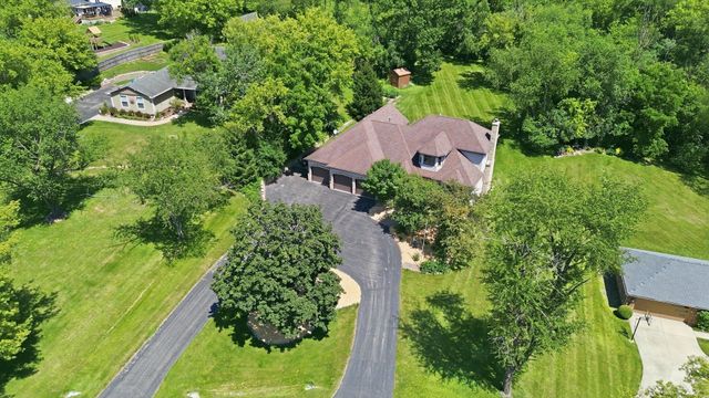 26165 N GREENBRIAR Court, Lake Barrington, IL 60084