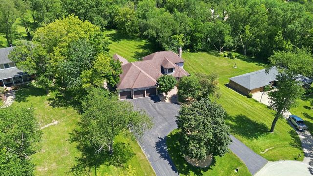 26165 N GREENBRIAR Court, Lake Barrington, IL 60084