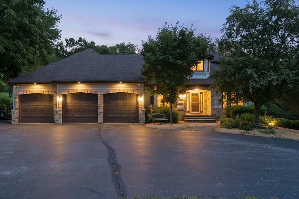 26165 N GREENBRIAR Court, Lake Barrington, IL 60084
