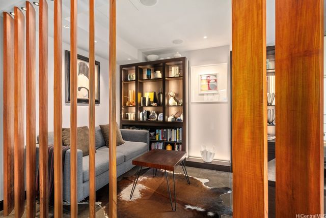 2979 Kalakaua Avenue 904, Honolulu, HI 96815