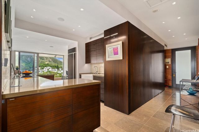 2979 Kalakaua Avenue 904, Honolulu, HI 96815