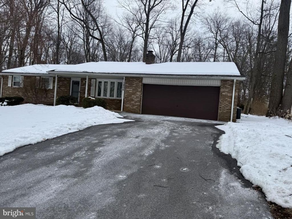 1806 MARTIN DR, Lebanon, PA 17046