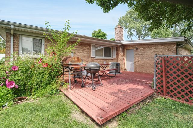 2202 Tamarack Drive, Joliet, IL 60432