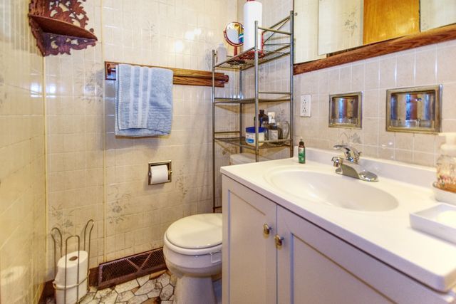 2202 Tamarack Drive, Joliet, IL 60432