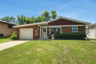 2202 Tamarack Drive, Joliet, IL 60432