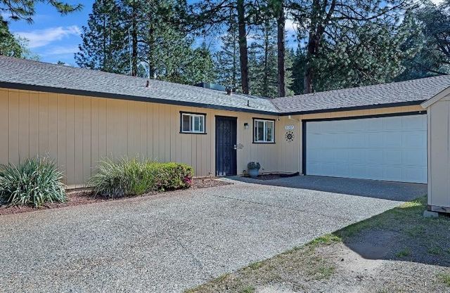 3087 Camino Ct, Camino, CA 95709