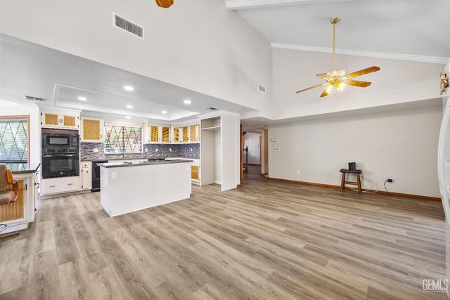 7112 Crestwood Street, Bakersfield, CA 93308