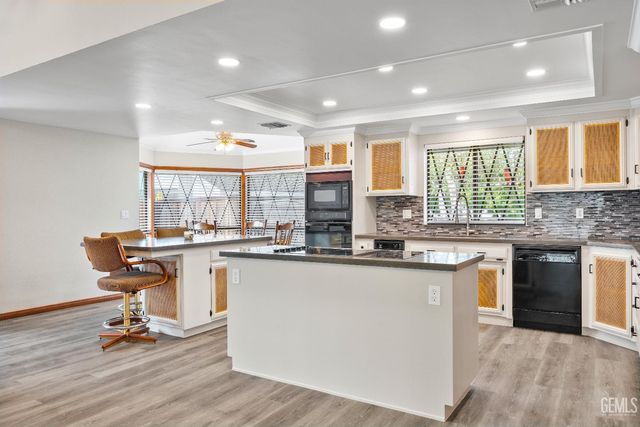 7112 Crestwood Street, Bakersfield, CA 93308