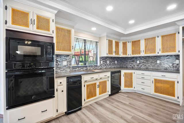 7112 Crestwood Street, Bakersfield, CA 93308