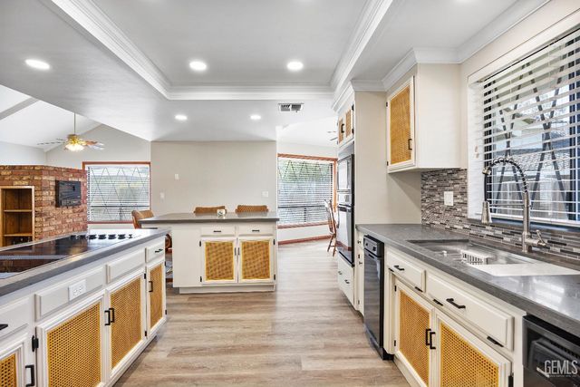 7112 Crestwood Street, Bakersfield, CA 93308
