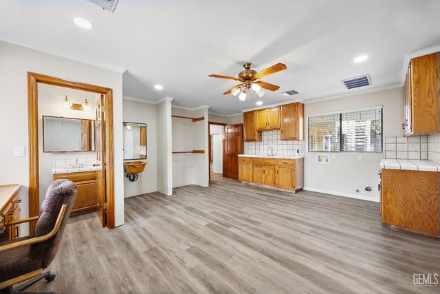 7112 Crestwood Street, Bakersfield, CA 93308