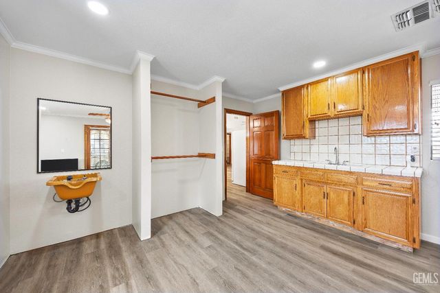 7112 Crestwood Street, Bakersfield, CA 93308