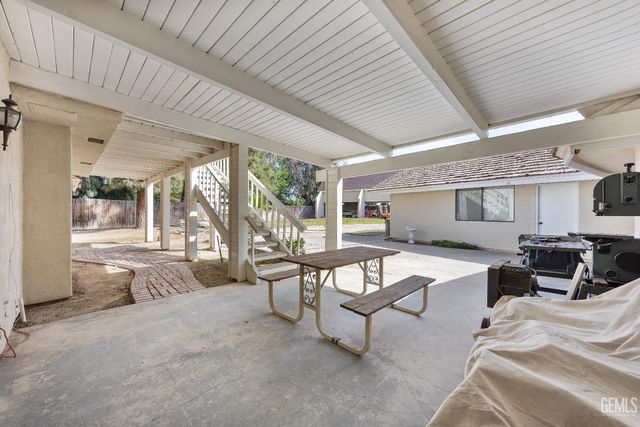 7112 Crestwood Street, Bakersfield, CA 93308