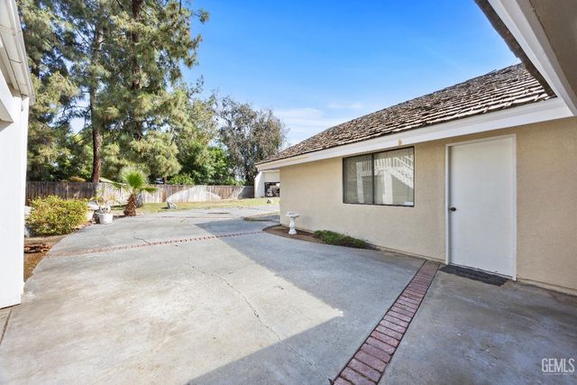 7112 Crestwood Street, Bakersfield, CA 93308